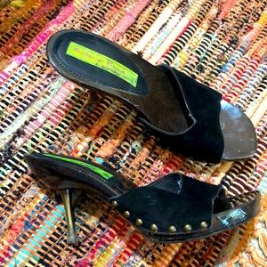 Material Prima Black Suede Heels